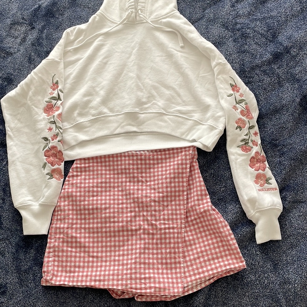 **SOLD**Hollister wrap ultra high-rise mini skorts